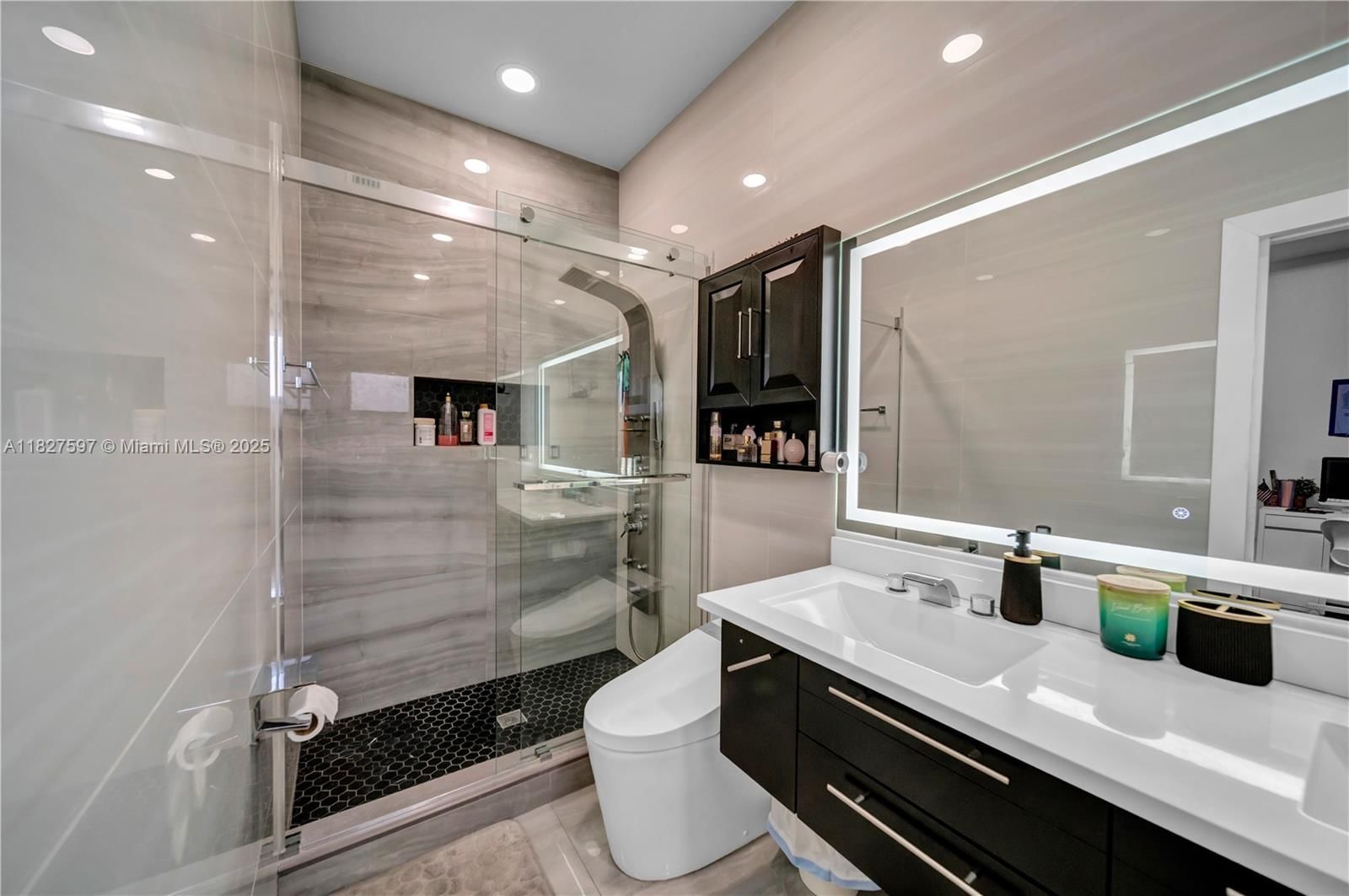 Real estate property located at 3574 88th Ter, Miami-dade, Bellagio Villas, Hialeah, FL