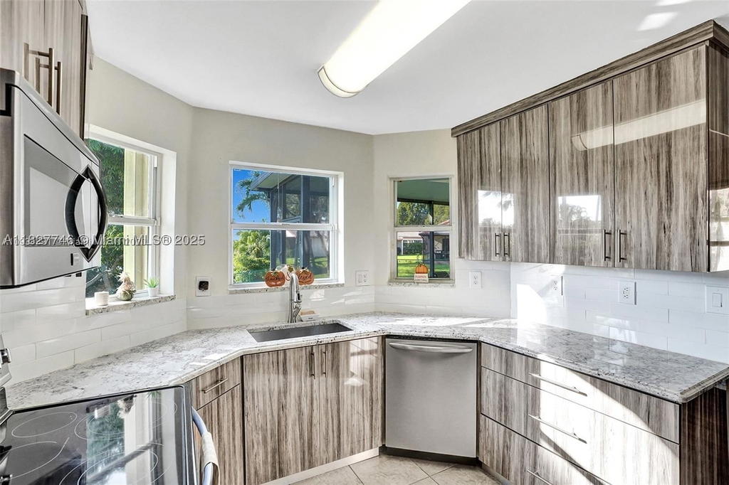 Real estate property located at 468 Lakeside Cir, Broward, Westwind Cove, Sunrise, FL
