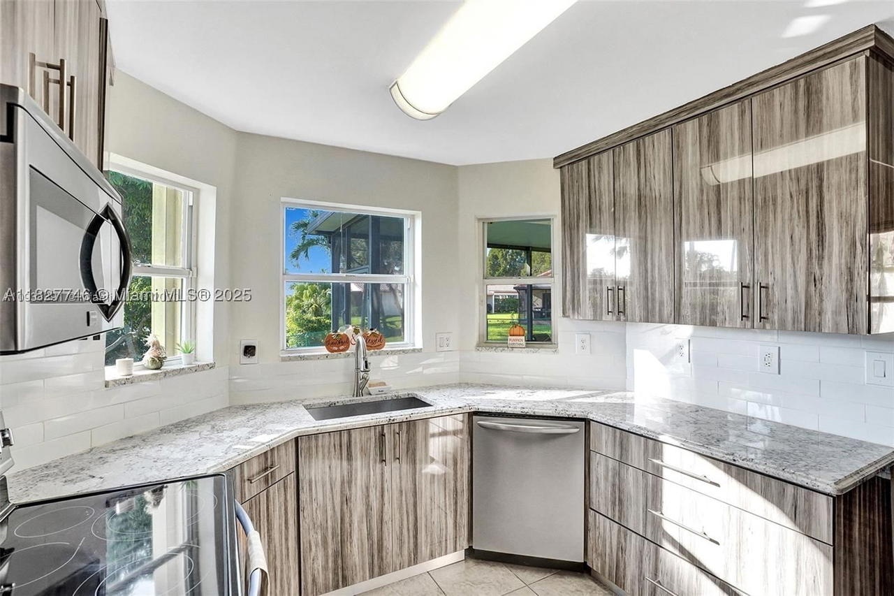Real estate property located at 468 Lakeside Cir, Broward, Westwind Cove, Sunrise, FL