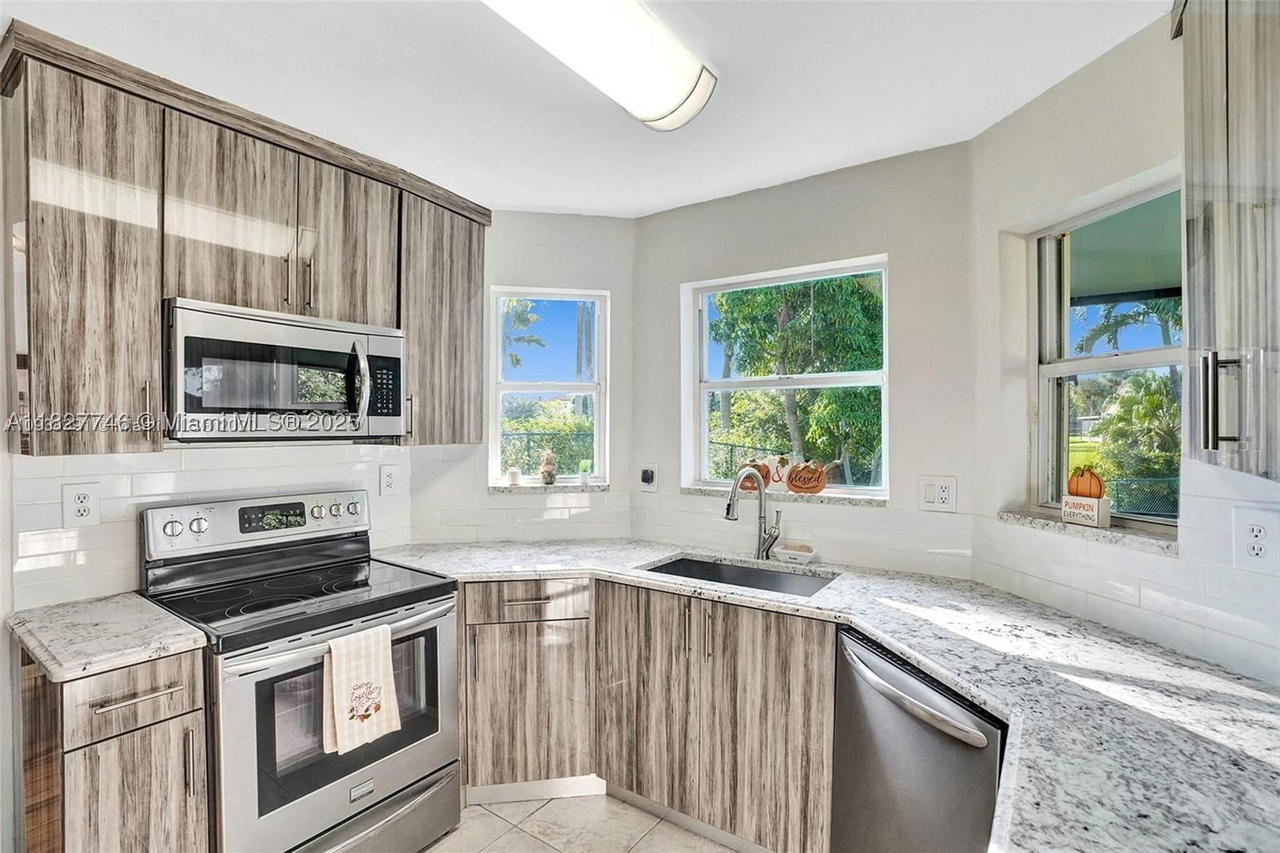 Real estate property located at 468 Lakeside Cir, Broward, Westwind Cove, Sunrise, FL