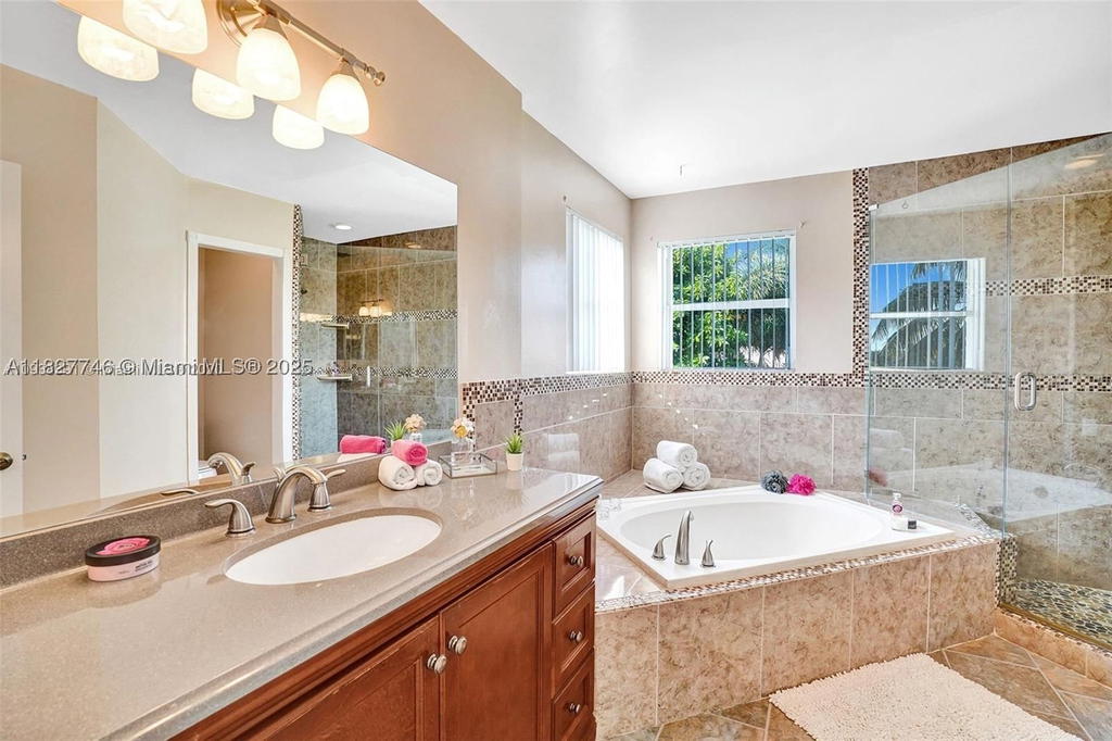 Real estate property located at 468 Lakeside Cir, Broward, Westwind Cove, Sunrise, FL
