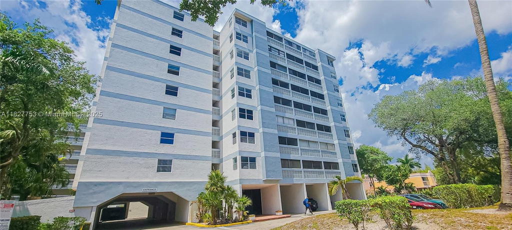 Real estate property located at 3301 Spanish Moss Ter #609, Broward, Lakes Of Inverrary Condo, Lauderhill, FL
