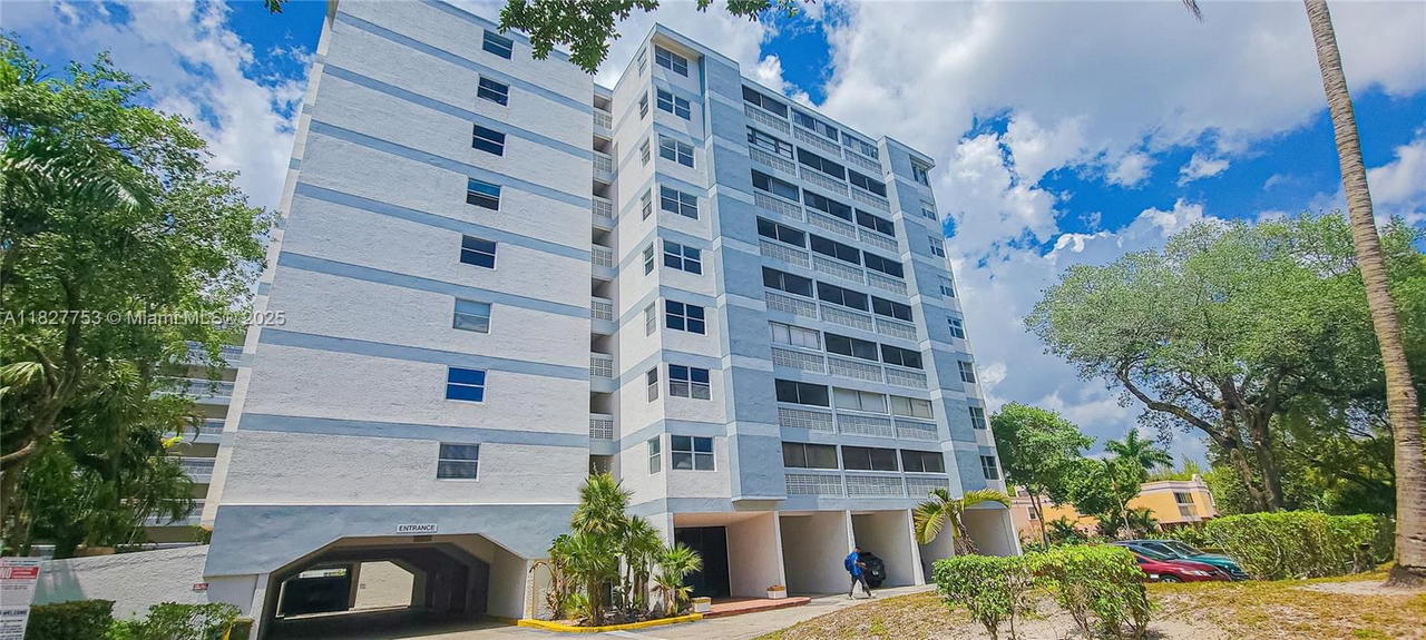 Real estate property located at 3301 Spanish Moss Ter #609, Broward, Lakes Of Inverrary Condo, Lauderhill, FL