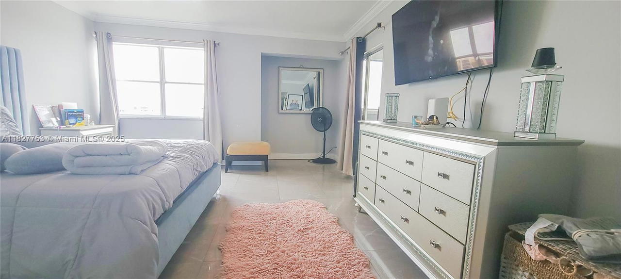 Real estate property located at 3301 Spanish Moss Ter #609, Broward, Lakes Of Inverrary Condo, Lauderhill, FL