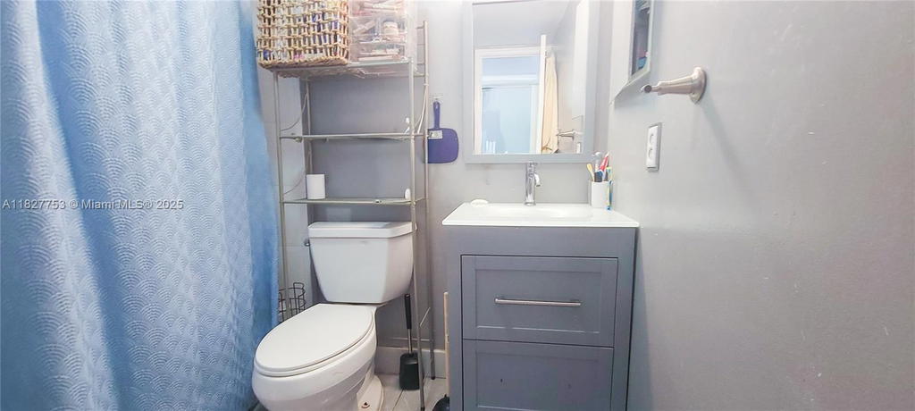 Real estate property located at 3301 Spanish Moss Ter #609, Broward, Lakes Of Inverrary Condo, Lauderhill, FL