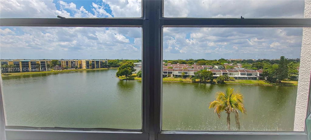 Real estate property located at 3301 Spanish Moss Ter #609, Broward, Lakes Of Inverrary Condo, Lauderhill, FL