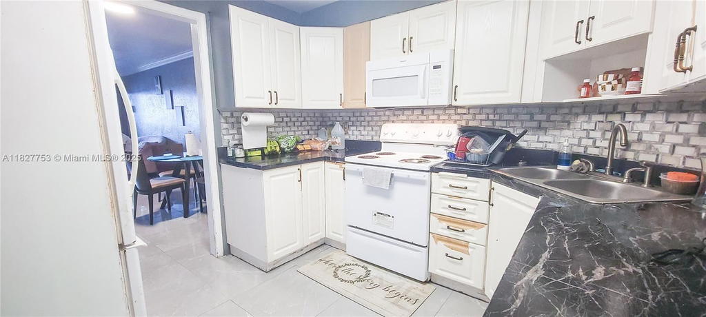 Real estate property located at 3301 Spanish Moss Ter #609, Broward, Lakes Of Inverrary Condo, Lauderhill, FL