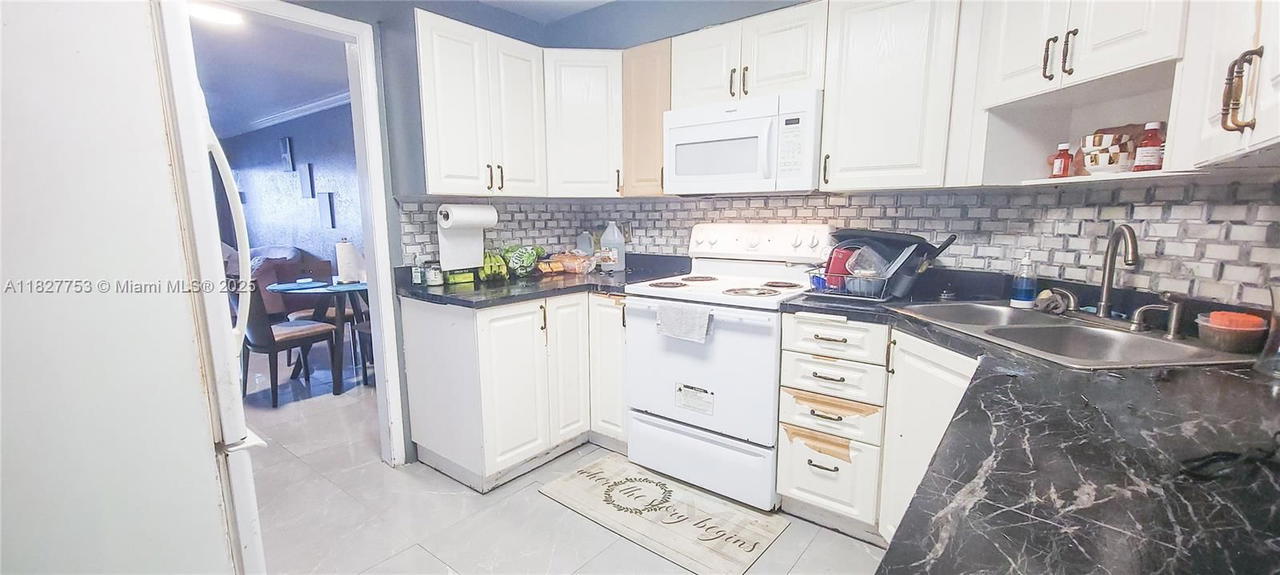 Real estate property located at 3301 Spanish Moss Ter #609, Broward, Lakes Of Inverrary Condo, Lauderhill, FL