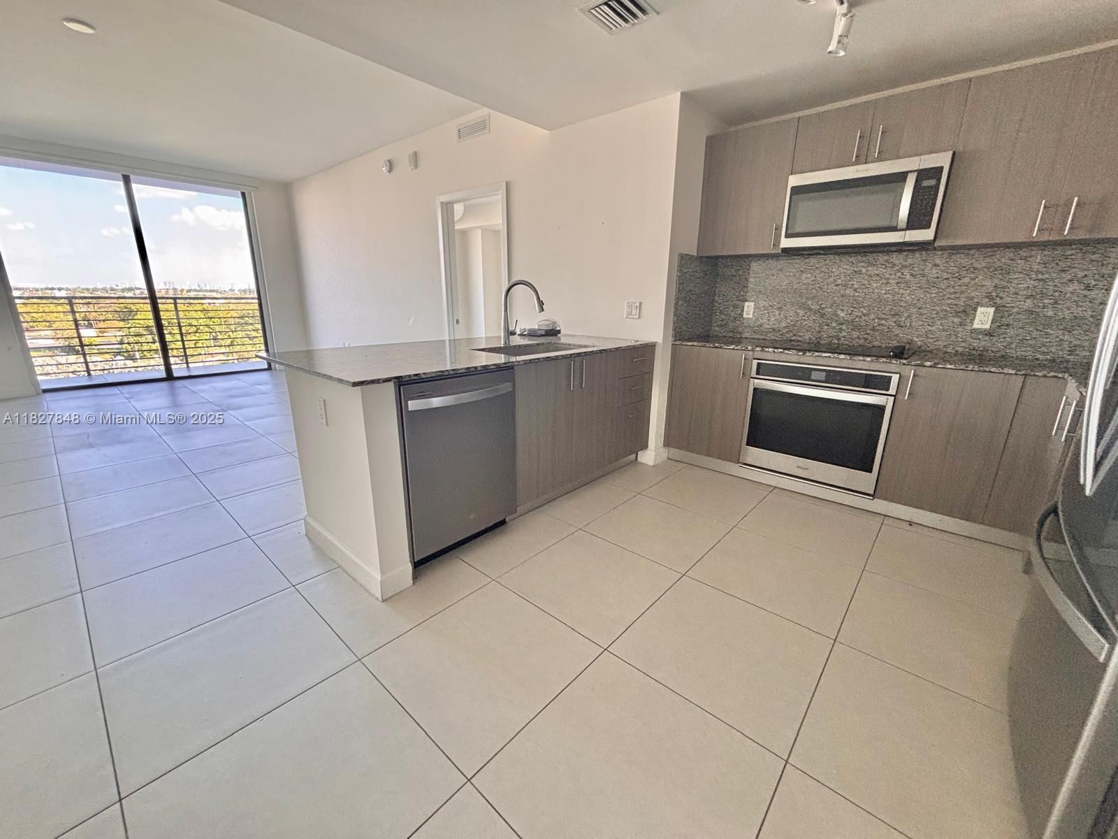 Real estate property located at 5350 84th Ave #711, Miami-dade, 5350 Park Condo, Doral, FL