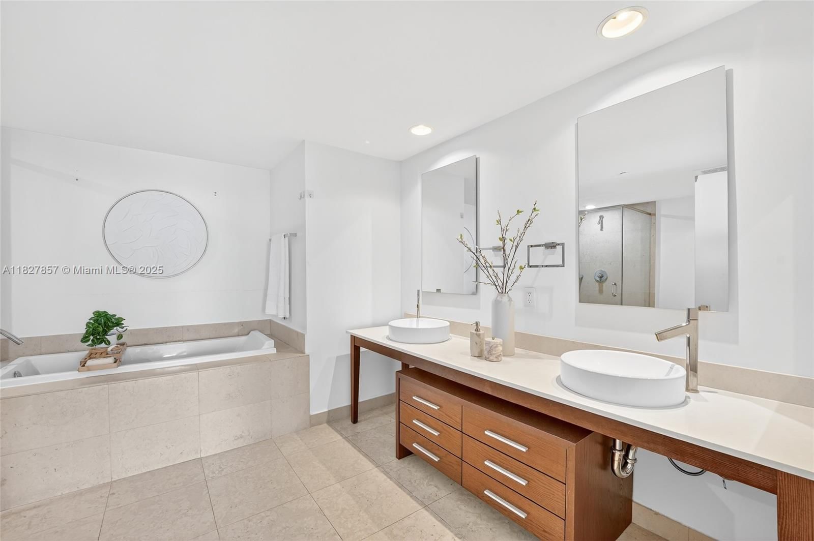 Real estate property located at 495 Brickell Ave #3901, Miami-dade, Icon Brickell No Two, Miami, FL