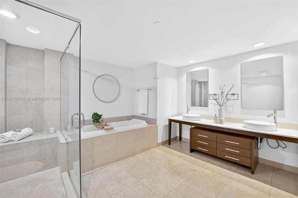 Real estate property located at 495 Brickell Ave #3901, Miami-dade, Icon Brickell No Two, Miami, FL