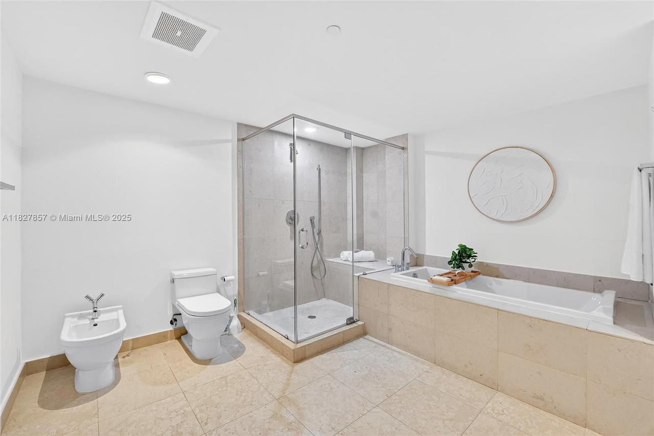 Real estate property located at 495 Brickell Ave #3901, Miami-dade, Icon Brickell No Two, Miami, FL