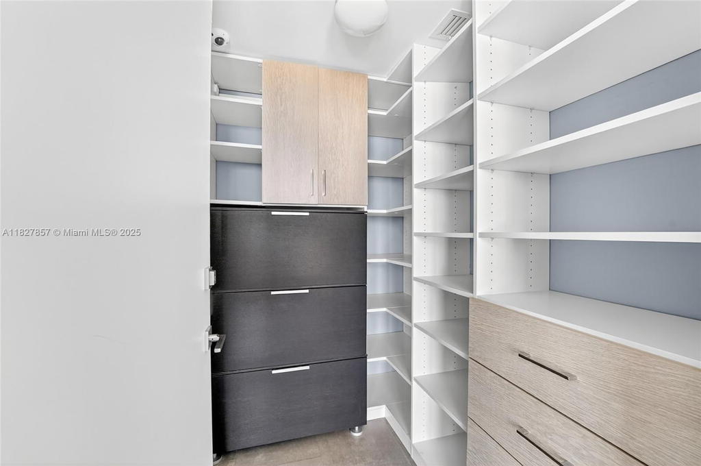 Real estate property located at 495 Brickell Ave #3901, Miami-dade, Icon Brickell No Two, Miami, FL