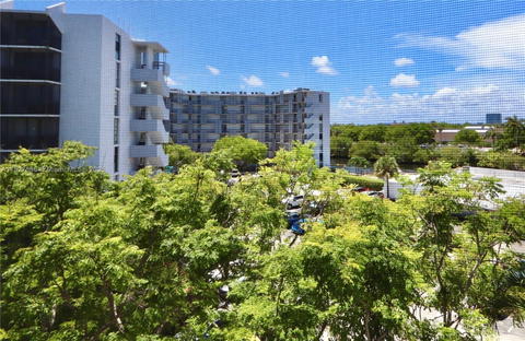 Real estate property located at 3475 COUNTRY CLUB DRIVE #501, Miami-dade, Ensenada Condo Bldg E-ii, Aventura, FL
