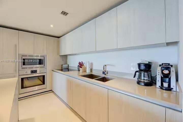 Real estate property located at 4111 Ocean Dr #2204, Broward, Lyfe, Hollywood, FL
