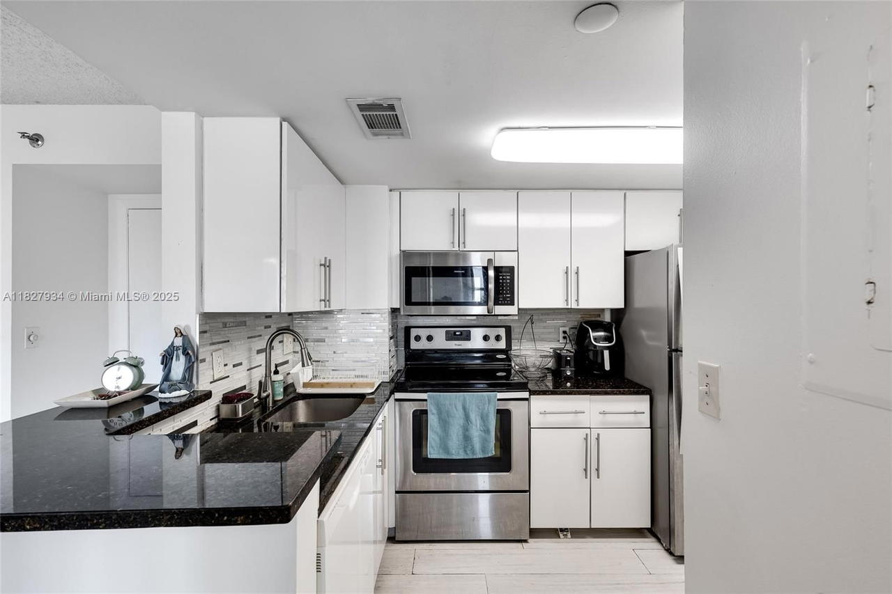 Real estate property located at 770 Claughton Island Dr #1210, Miami-dade, Isola Condo, Miami, FL
