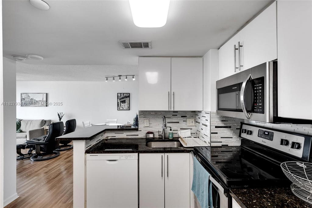 Real estate property located at 770 Claughton Island Dr #1210, Miami-dade, Isola Condo, Miami, FL