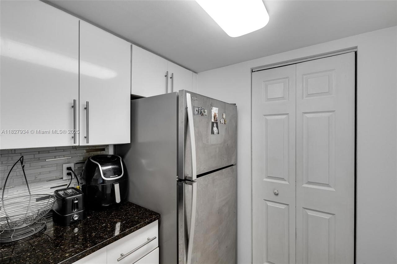 Real estate property located at 770 Claughton Island Dr #1210, Miami-dade, Isola Condo, Miami, FL