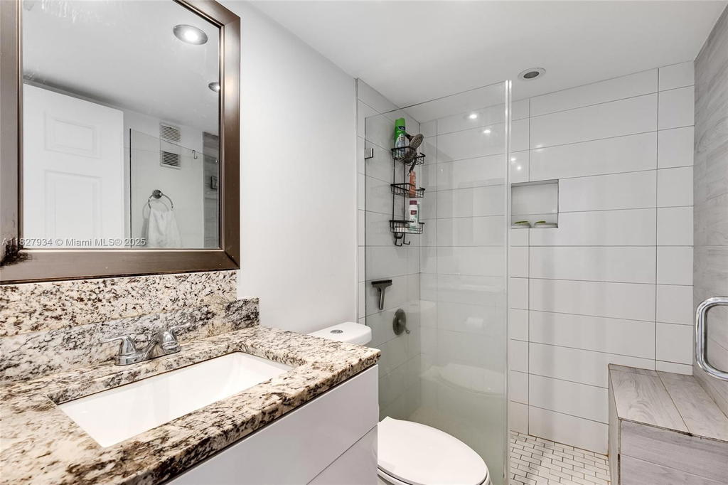 Real estate property located at 770 Claughton Island Dr #1210, Miami-dade, Isola Condo, Miami, FL