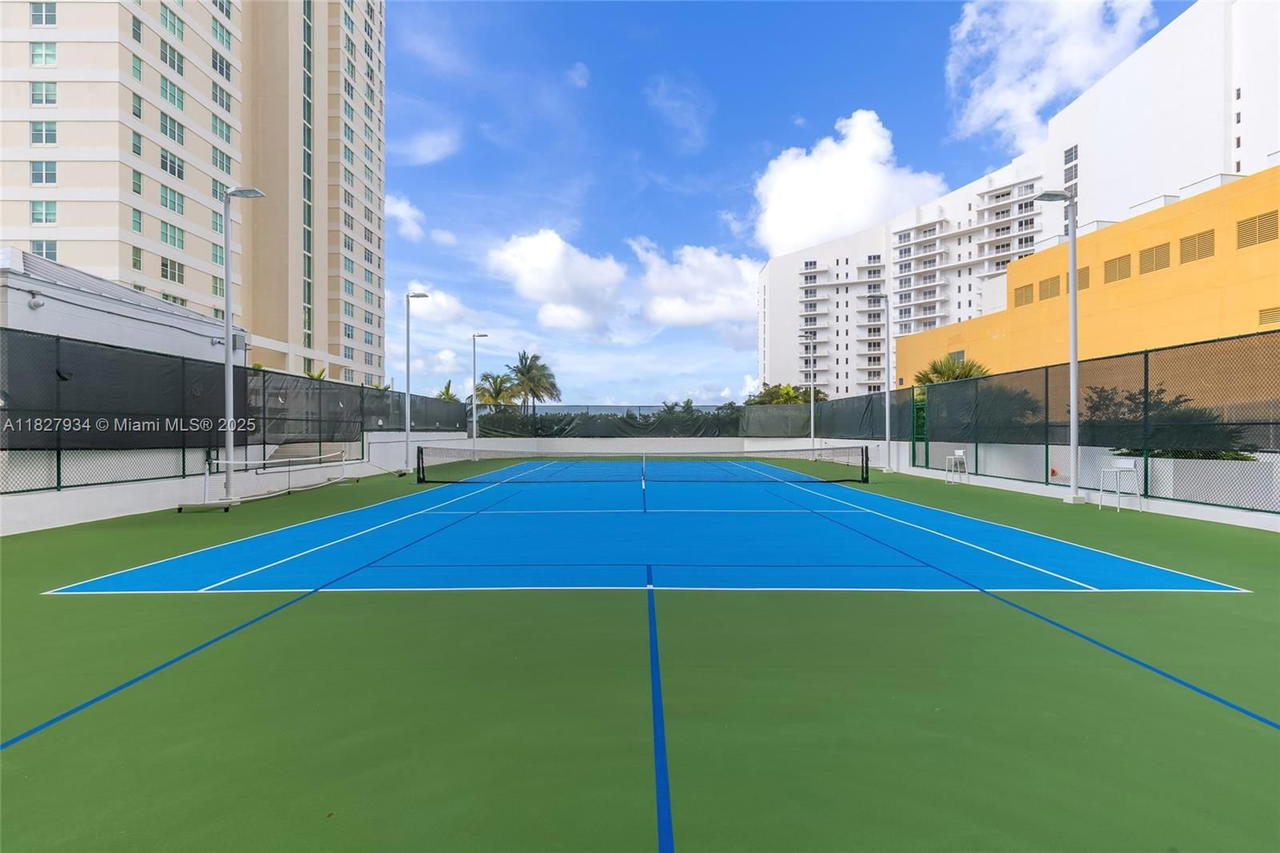 Real estate property located at 770 Claughton Island Dr #1210, Miami-dade, Isola Condo, Miami, FL