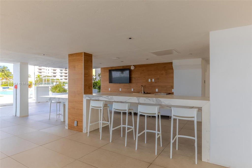 Real estate property located at 770 Claughton Island Dr #1210, Miami-dade, Isola Condo, Miami, FL
