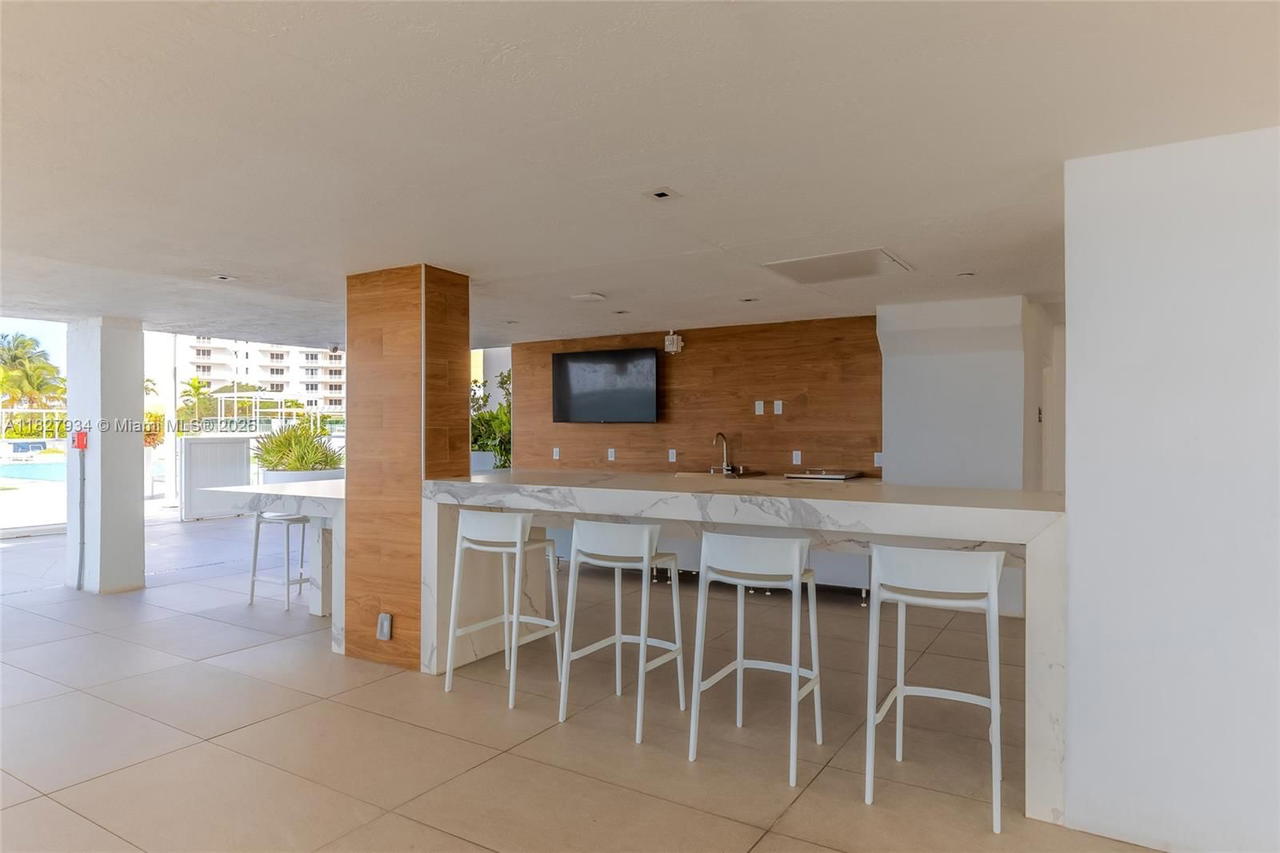 Real estate property located at 770 Claughton Island Dr #1210, Miami-dade, Isola Condo, Miami, FL