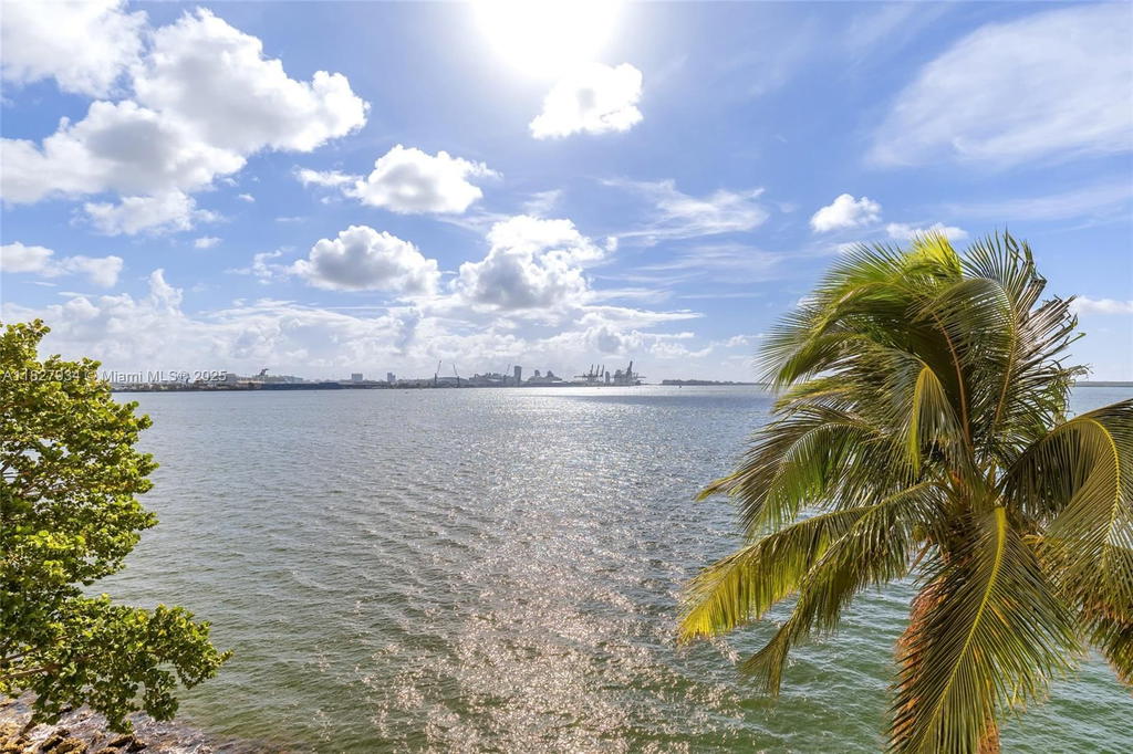 Real estate property located at 770 Claughton Island Dr #1210, Miami-dade, Isola Condo, Miami, FL