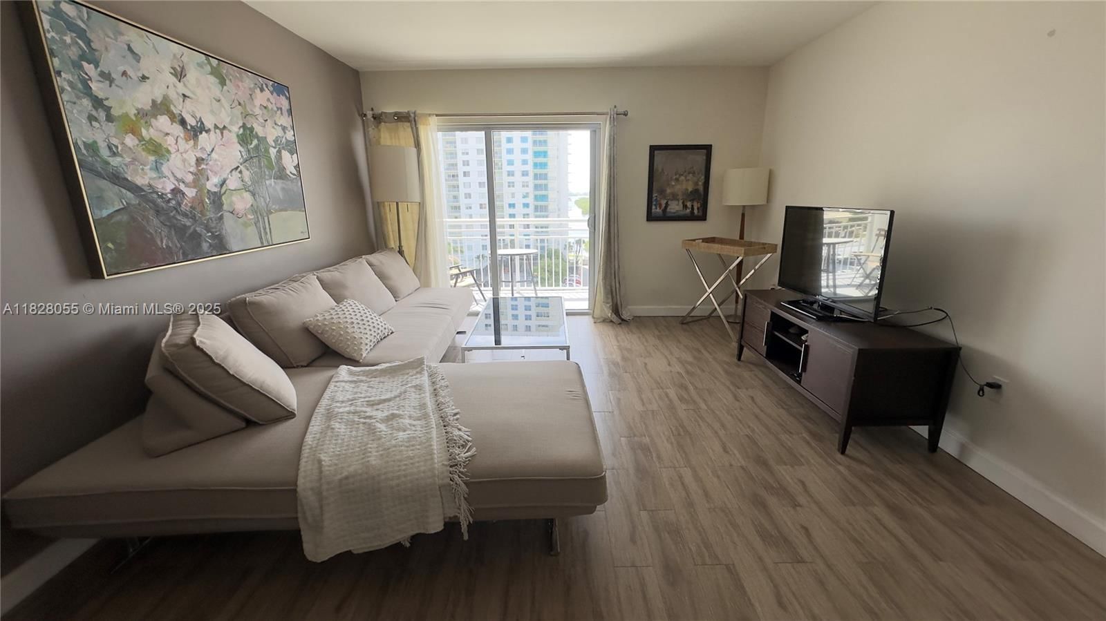 Real estate property located at 400 Kings Point Dr #820, Miami-dade, Coastal Towers Condo, Sunny Isles Beach, FL
