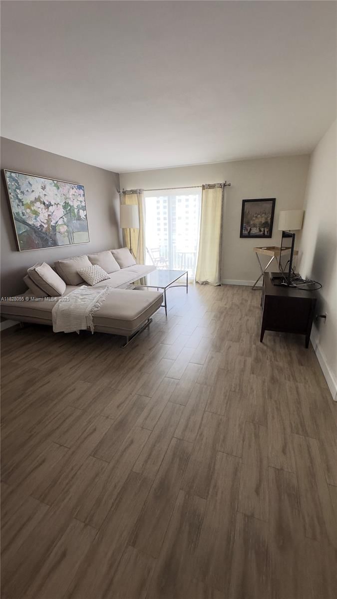 Real estate property located at 400 Kings Point Dr #820, Miami-dade, Coastal Towers Condo, Sunny Isles Beach, FL