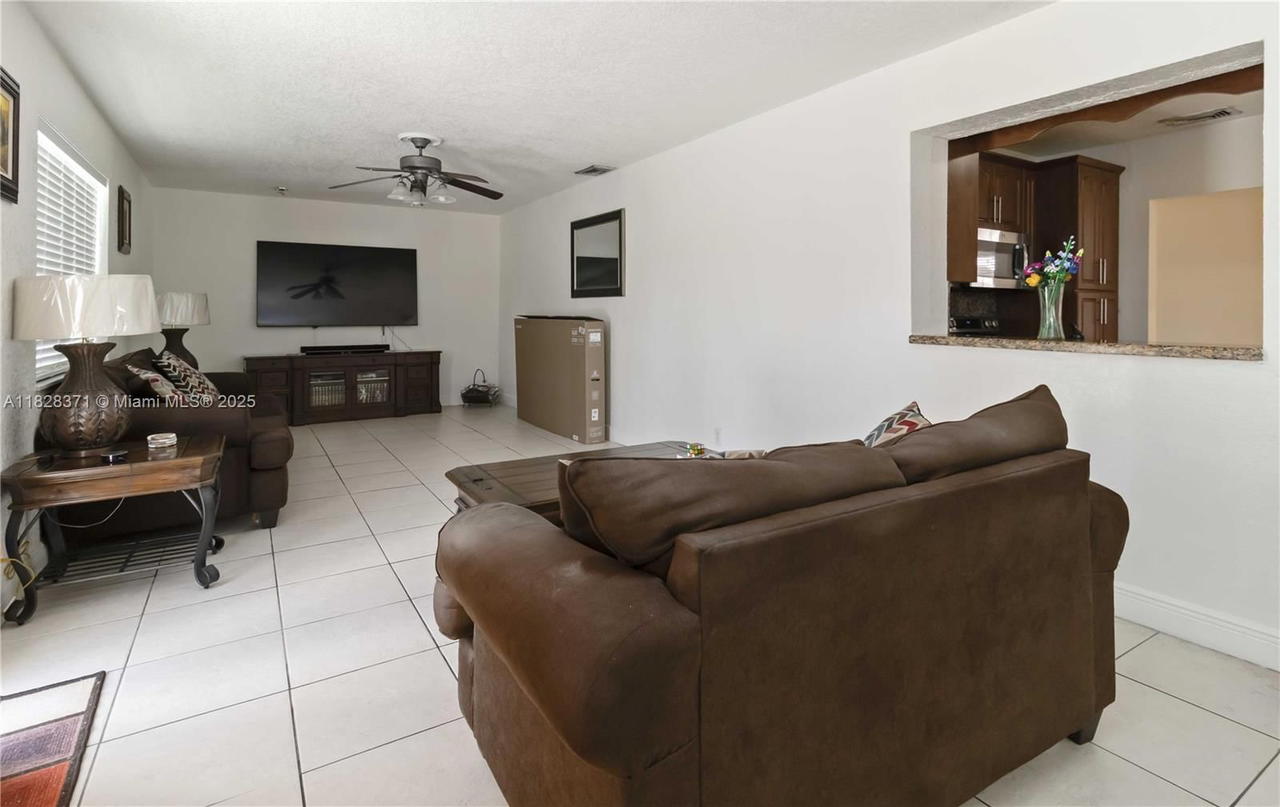 Real estate property located at 6901 1st Ct, Broward, Boulevard Heights Sec Ten, Pembroke Pines, FL