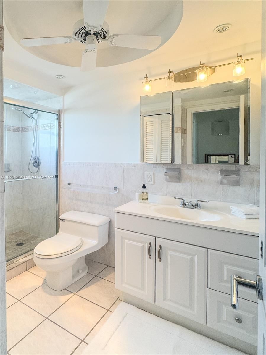 Real estate property located at 121 Golden Isles Dr #1107, Broward, Dorsey Arms Condo, Hallandale Beach, FL