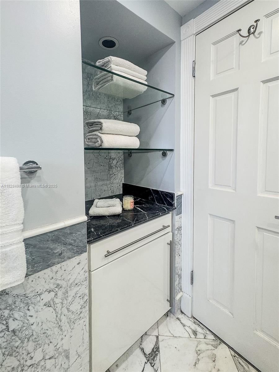 Real estate property located at 121 Golden Isles Dr #1107, Broward, Dorsey Arms Condo, Hallandale Beach, FL