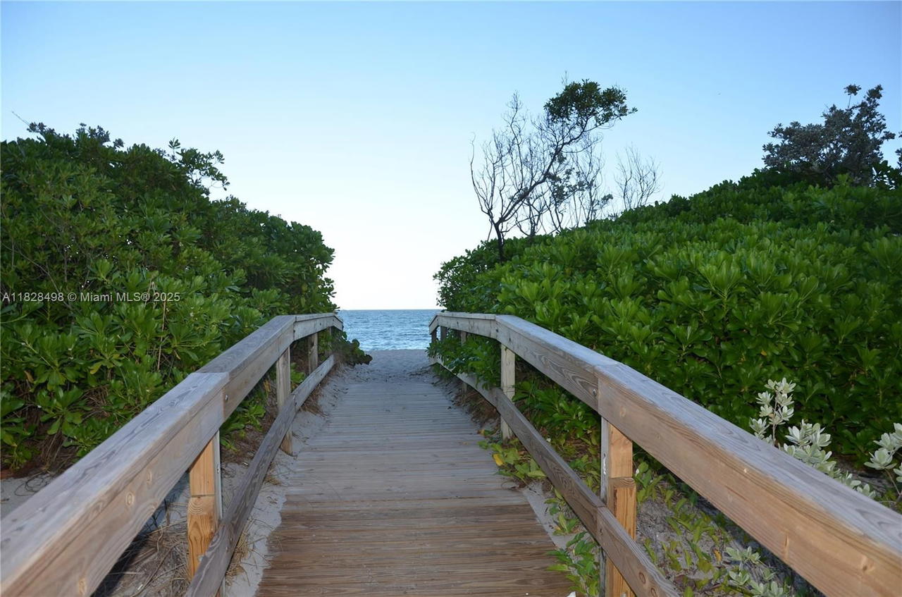 Real estate property located at 121 Golden Isles Dr #1107, Broward, Dorsey Arms Condo, Hallandale Beach, FL