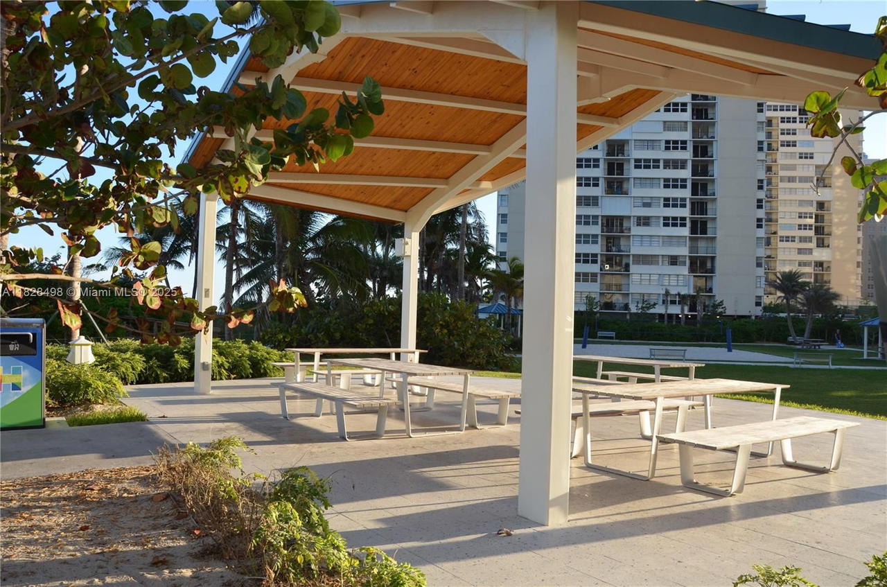 Real estate property located at 121 Golden Isles Dr #1107, Broward, Dorsey Arms Condo, Hallandale Beach, FL
