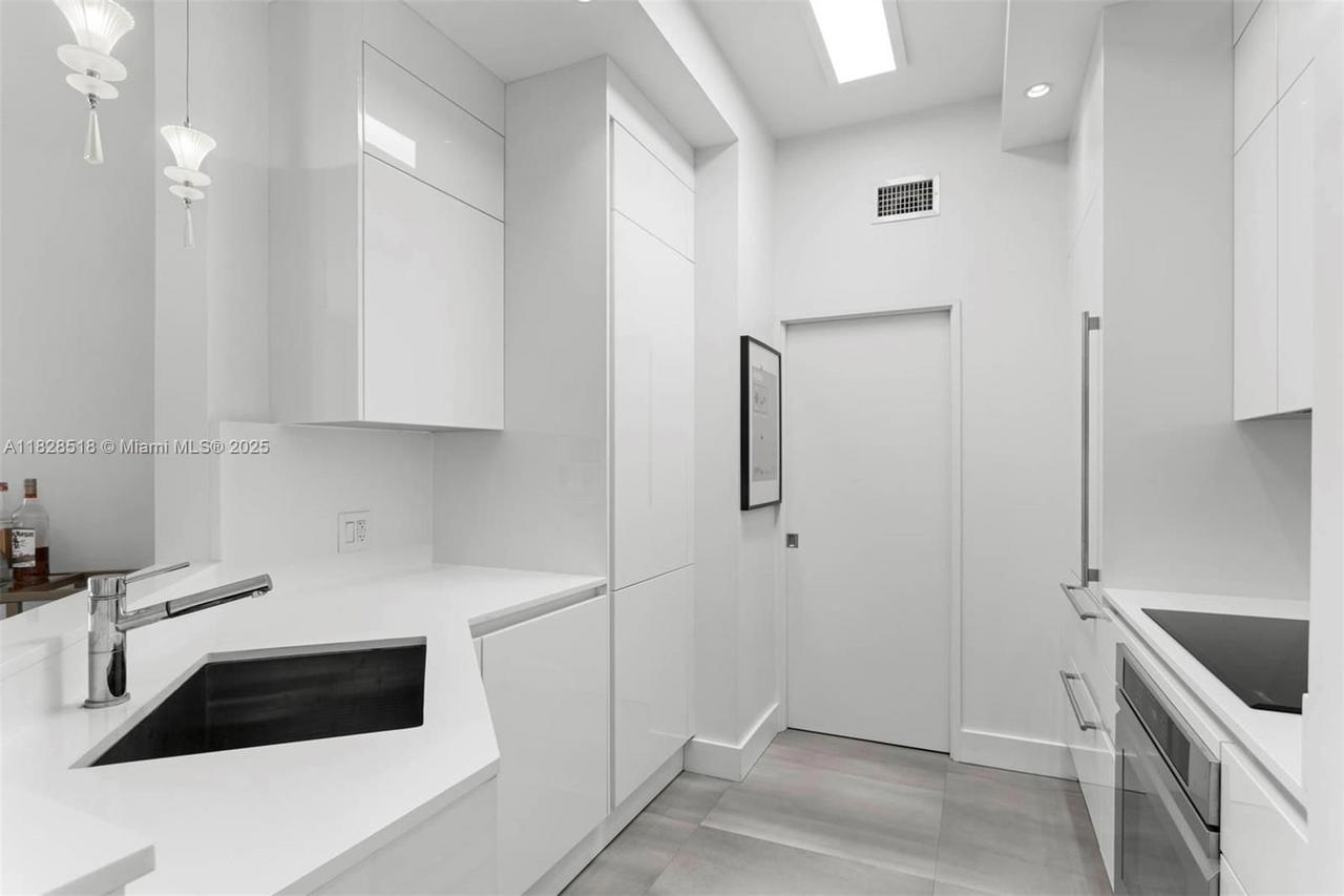 Real estate property located at 888 Brickell Key Dr #2606, Miami-dade, One Tequesta Point Condo, Miami, FL