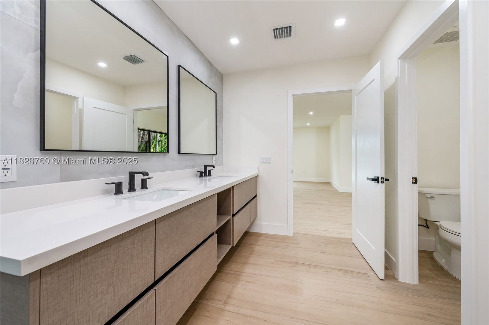 Real estate property located at 7101 Troon Cir, Miami-dade, Miami Lakes - Loch Lomond, Miami Lakes, FL