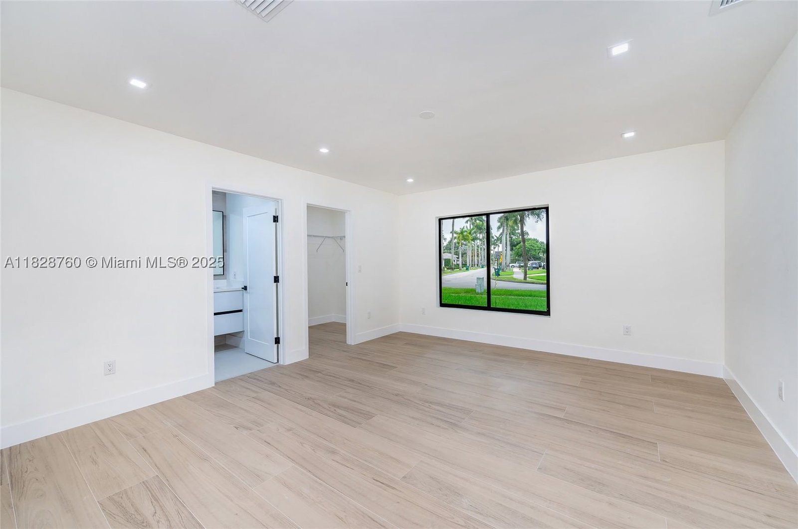 Real estate property located at 7101 Troon Cir, Miami-dade, Miami Lakes - Loch Lomond, Miami Lakes, FL