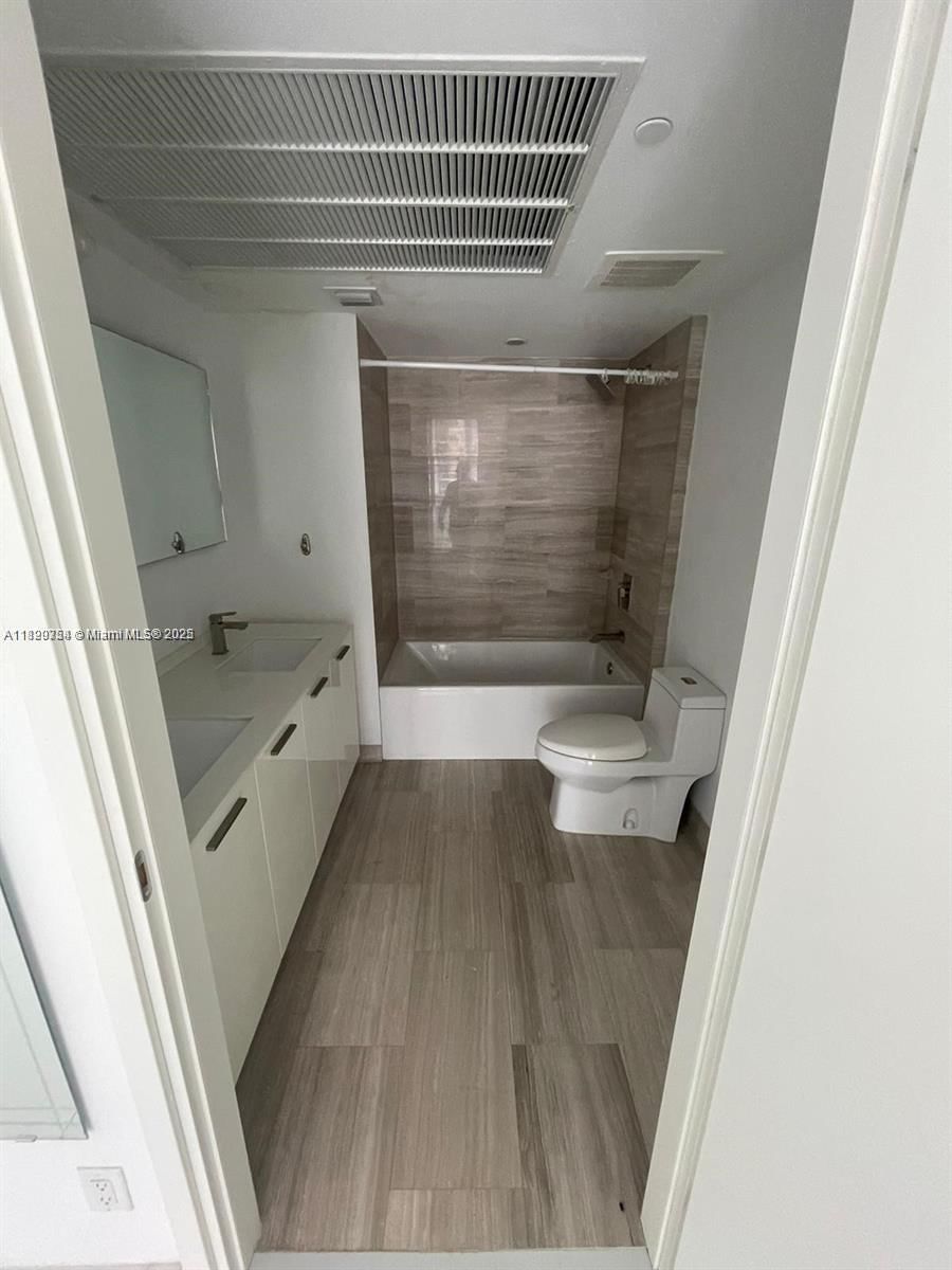 Real estate property located at 1300 Brickell Bay Dr #1611, Miami-dade, Brickellhouse Condo, Miami, FL