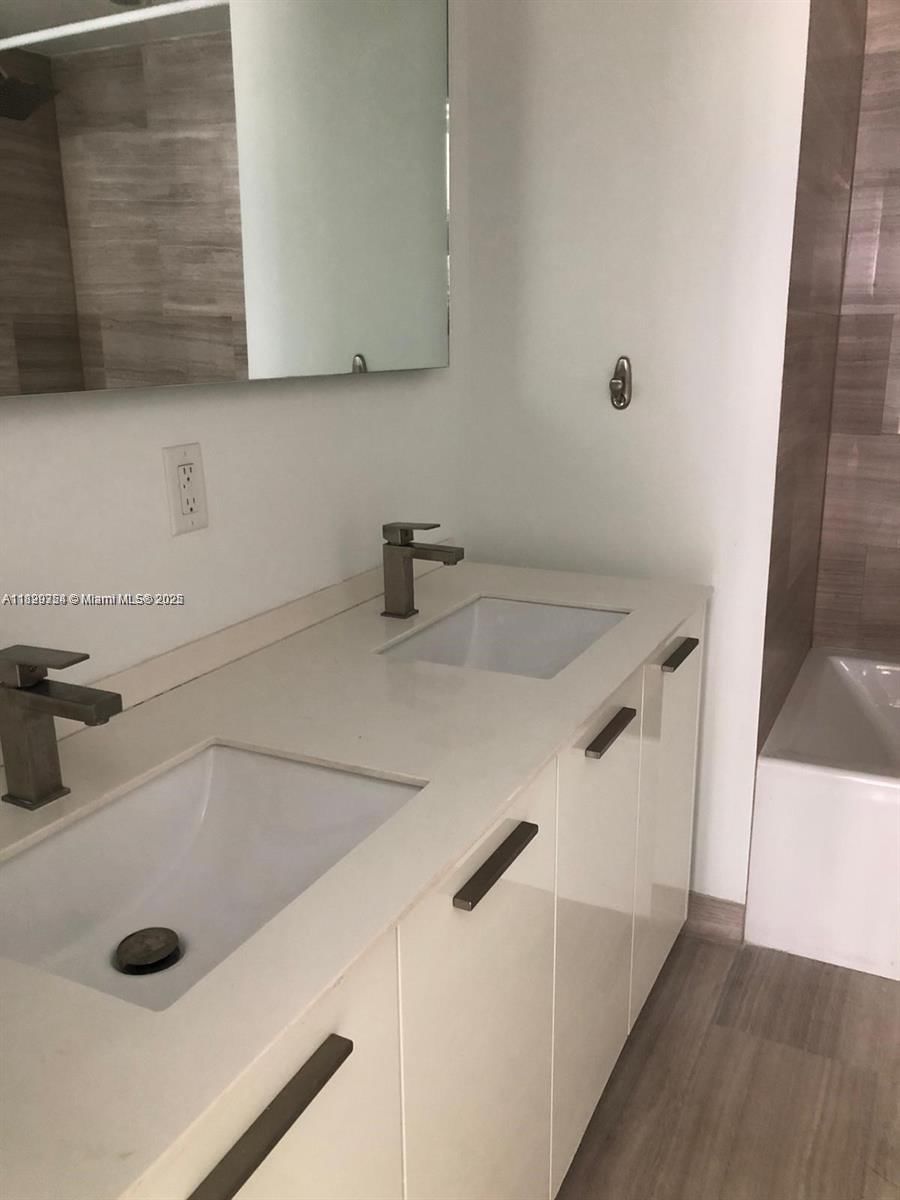 Real estate property located at 1300 Brickell Bay Dr #1611, Miami-dade, Brickellhouse Condo, Miami, FL