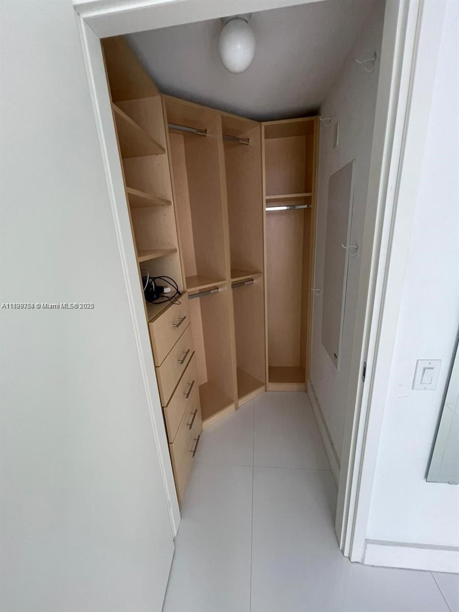 Real estate property located at 1300 Brickell Bay Dr #1611, Miami-dade, Brickellhouse Condo, Miami, FL