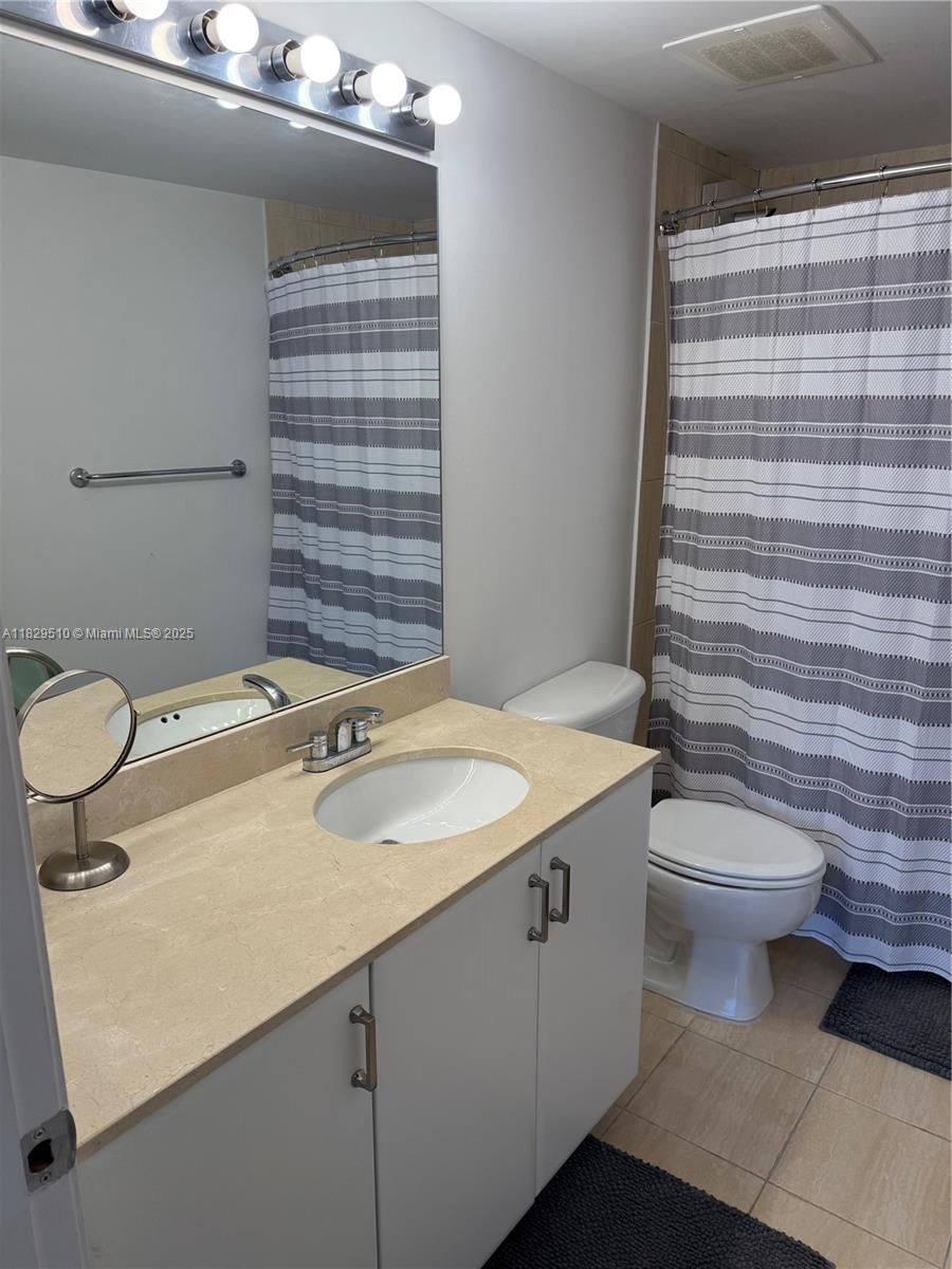 Real estate property located at 1750 Bayshore Dr #5114, Miami-dade, Opera Tower Condo, Miami, FL