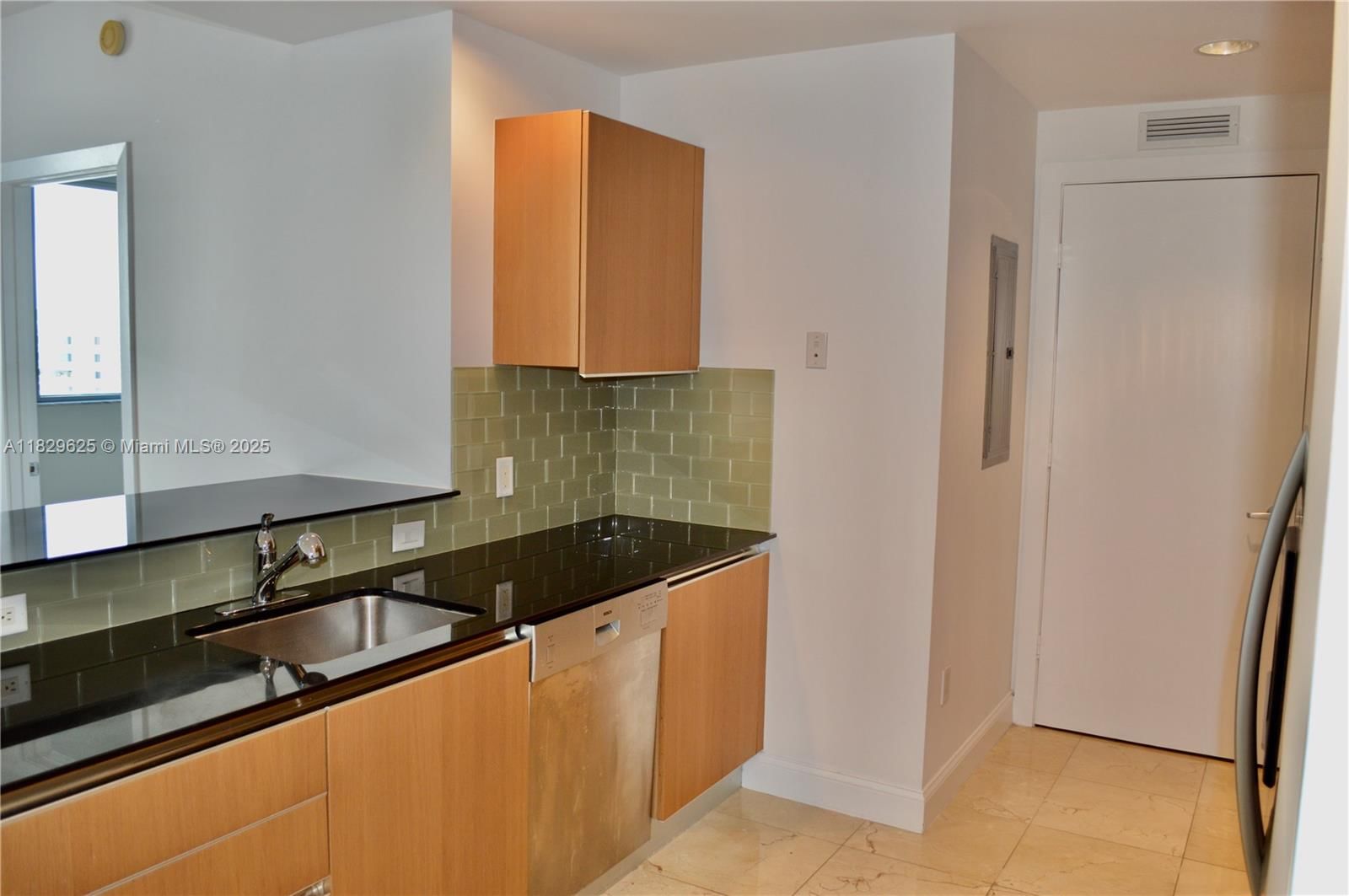 Real estate property located at 1060 Brickell Ave #3705, Miami-dade, 1060 Brickell Condo, Miami, FL