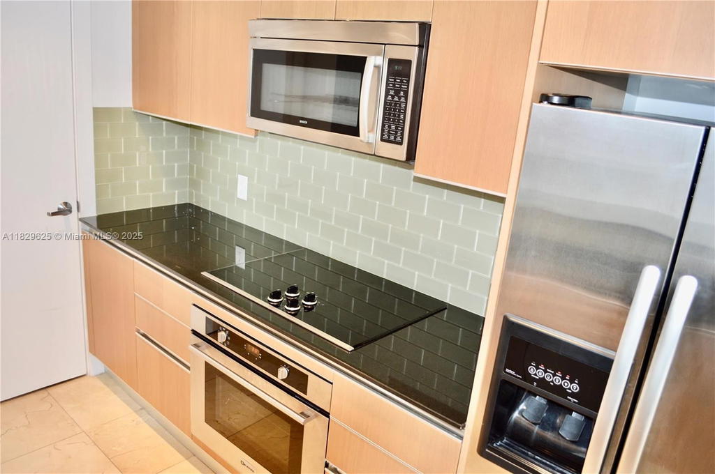 Real estate property located at 1060 Brickell Ave #3705, Miami-dade, 1060 Brickell Condo, Miami, FL