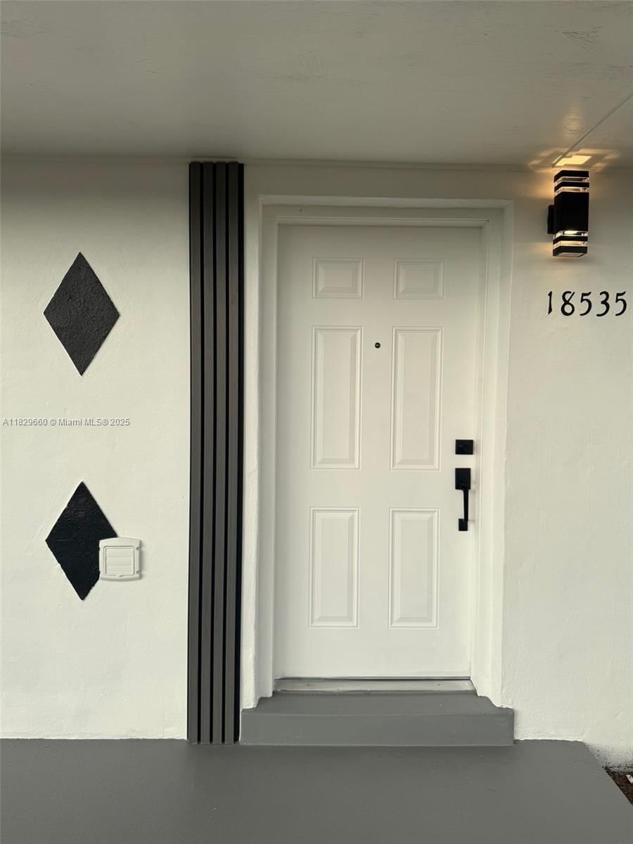 Real estate property located at 18535 39th Ct, Miami-dade, Realsite Gdns Sec 2, Miami Gardens, FL