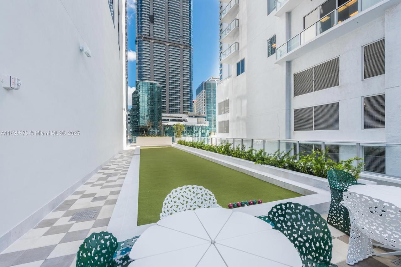 Real estate property located at 1010 Brickell Ave #3403, Miami-dade, 1010 Brickell Condo, Miami, FL