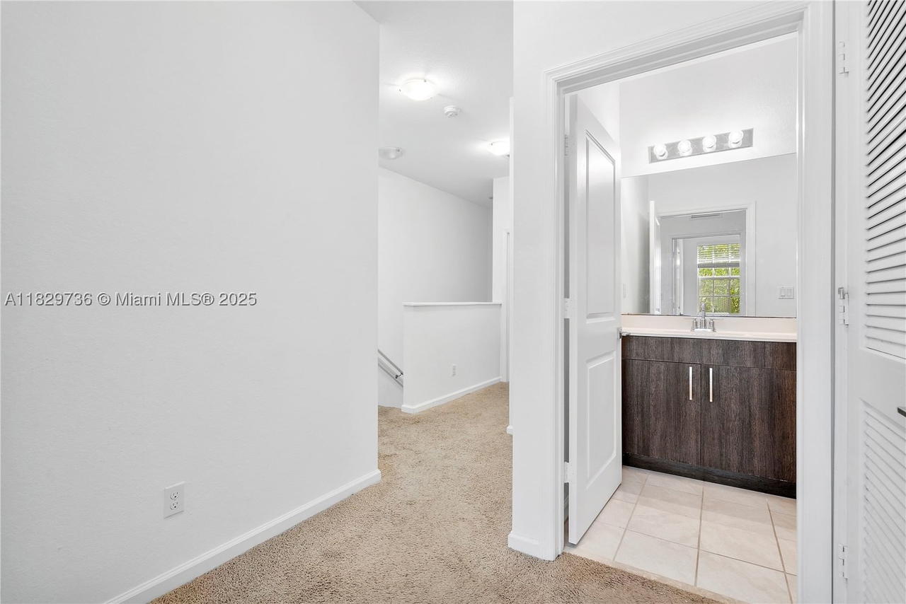 Real estate property located at 1128 40th Ter, Broward, Cricket Club, Lauderhill, FL