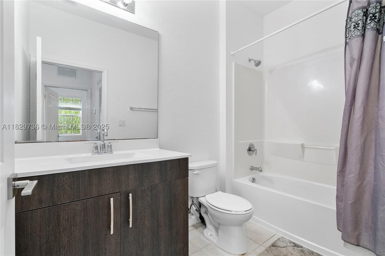 Real estate property located at 1128 40th Ter, Broward, Cricket Club, Lauderhill, FL