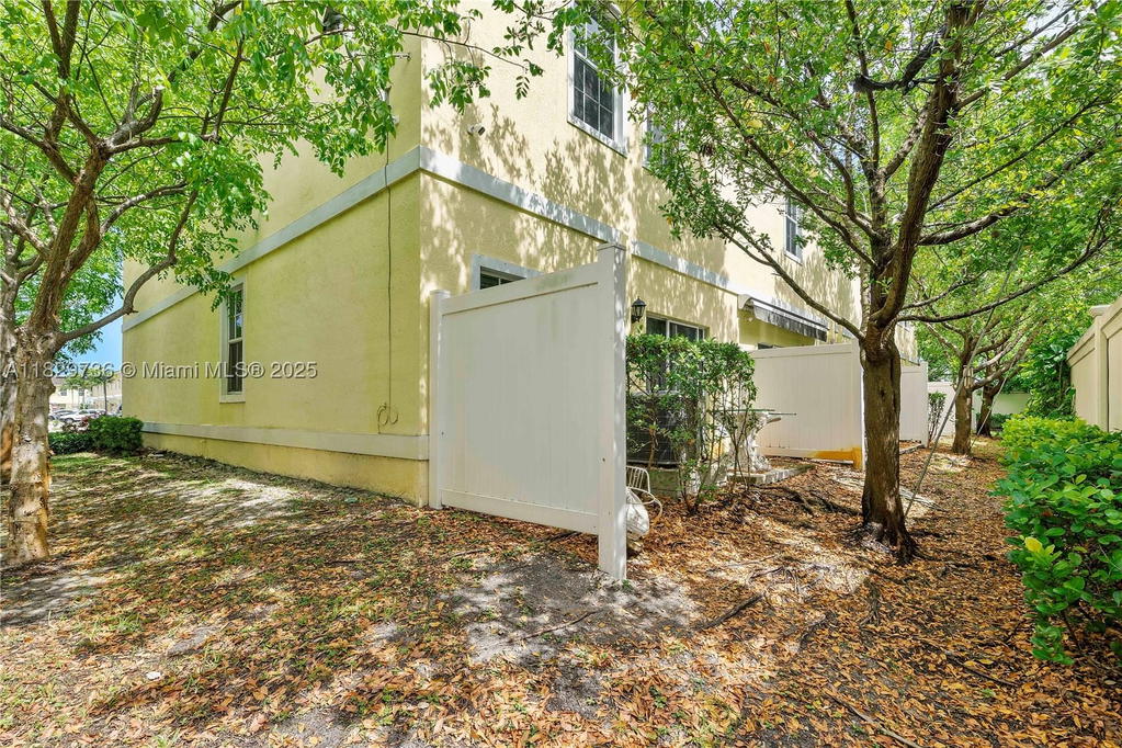 Real estate property located at 1128 40th Ter, Broward, Cricket Club, Lauderhill, FL