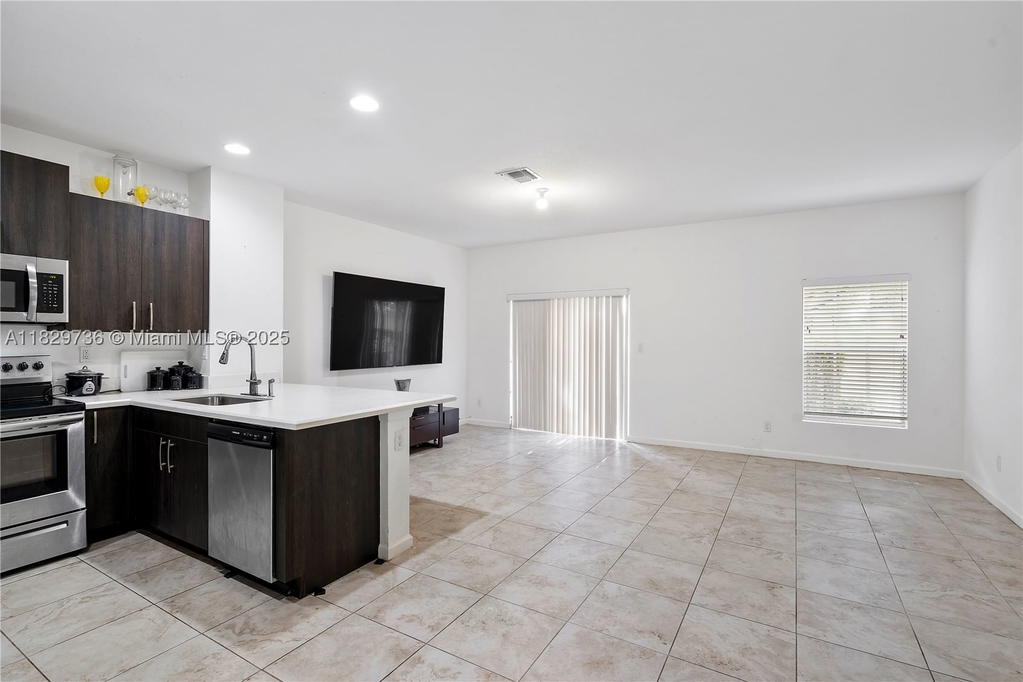 Real estate property located at 1128 40th Ter, Broward, Cricket Club, Lauderhill, FL