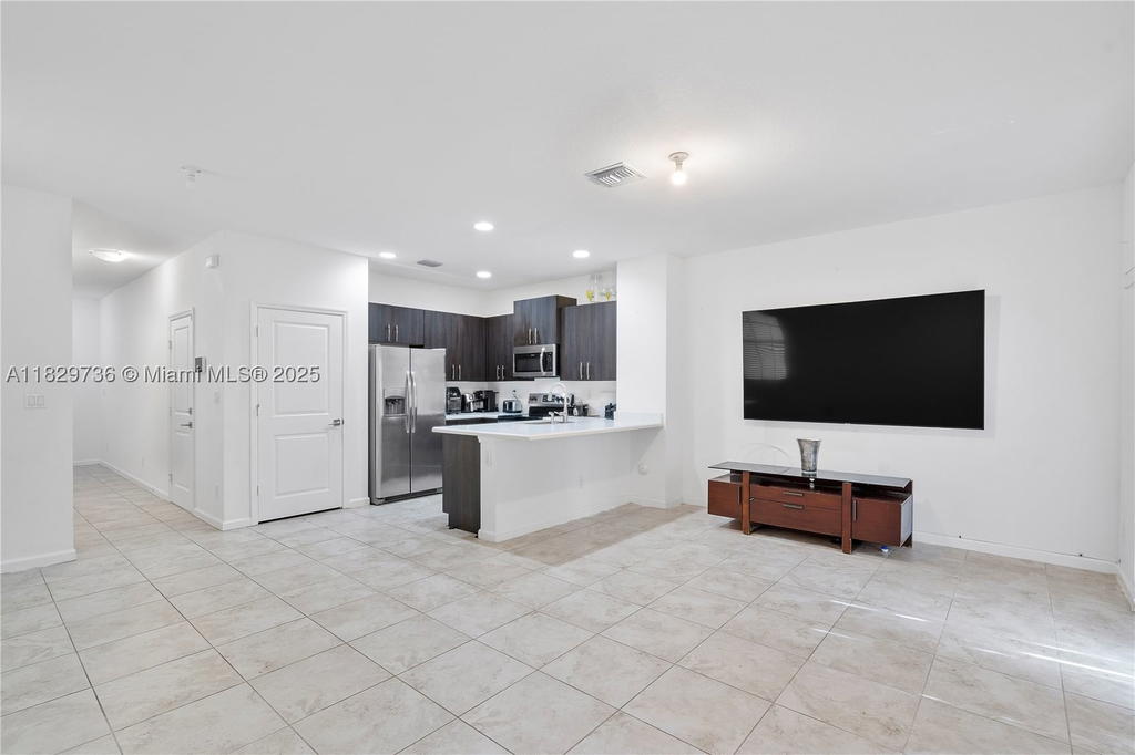 Real estate property located at 1128 40th Ter, Broward, Cricket Club, Lauderhill, FL